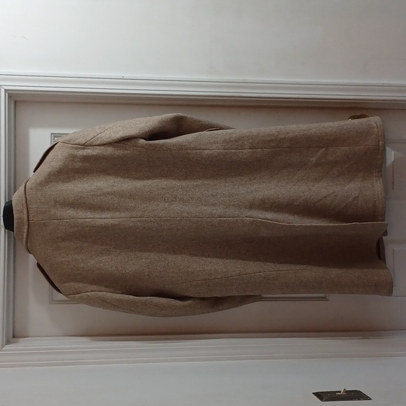 Elegant Tan Double-Breasted Trench Coat - Picture 9 of 12